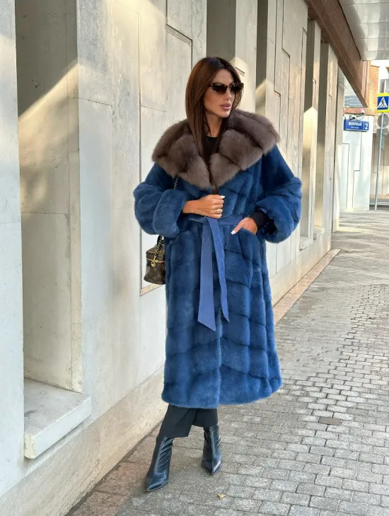 Роскошная норковая шуба с капюшоном из меха куницы - цвет королевский синий