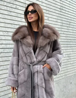 Изысканная норковая шуба с капюшоном из меха куницы