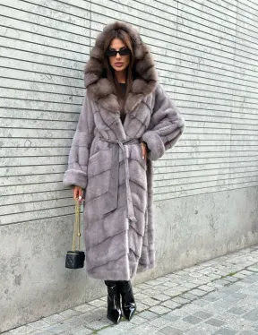 Изысканная норковая шуба с капюшоном из меха куницы