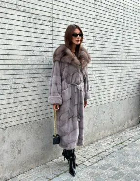 Изысканная норковая шуба с капюшоном из меха куницы