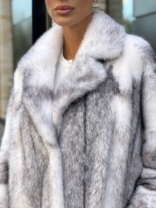 Белая норковая куртка автоледи английский воротник