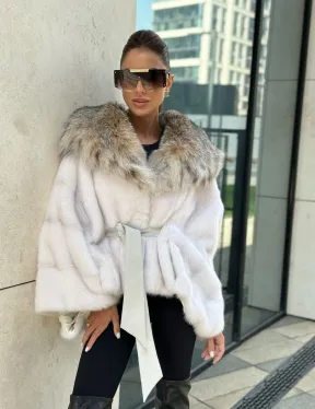 Белое норковое манто с капюшоном из меха рыси