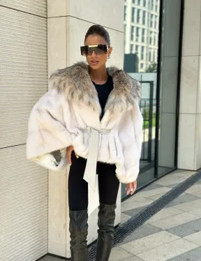 Белое норковое манто с капюшоном из меха рыси