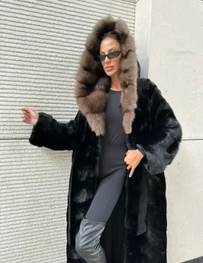 Роскошная шуба из финской норки с капюшоном из меха куницы - черный бриллиант