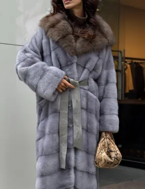 Голубая норковая шуба с капюшоном из меха куницы