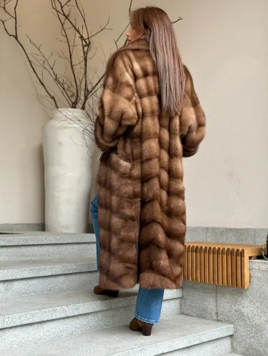 Стильное пальто из меха соболиной норки - цвет соболь
