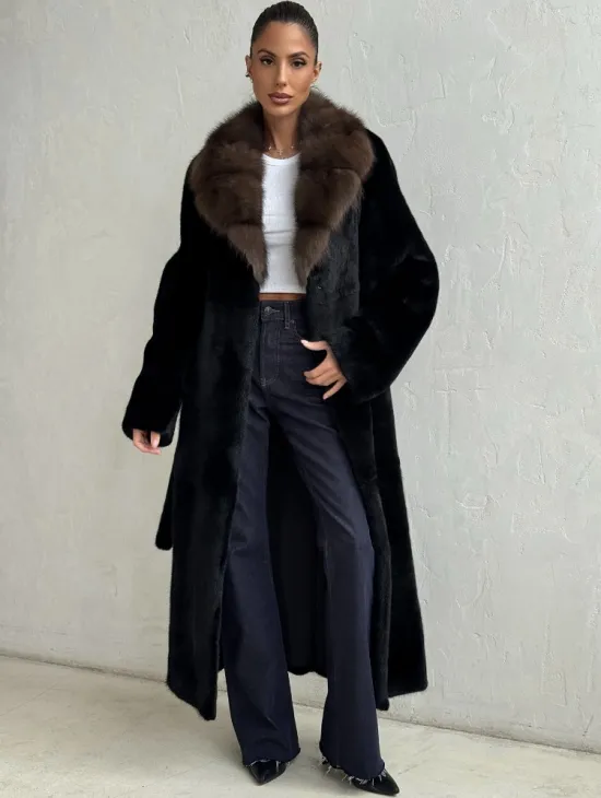 Шуба норковая Black Velvet c воротником из меха куницы