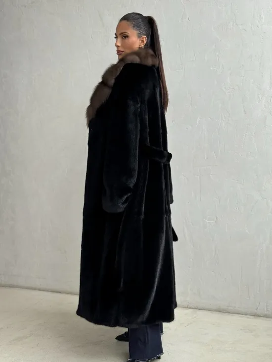 Шуба норковая Black Velvet c воротником из меха куницы