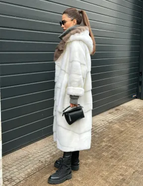 Белоснежная шуба из плюшевой норки VELVET с капюшоном из куницы