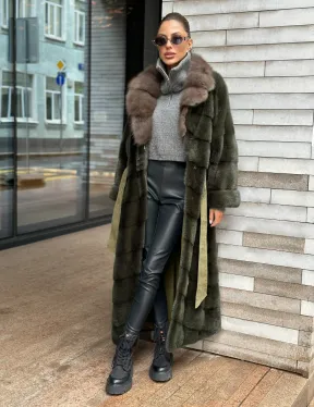 Шуба норковая хаки с воротником из меха куницы