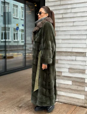 Шуба норковая хаки с воротником из меха куницы