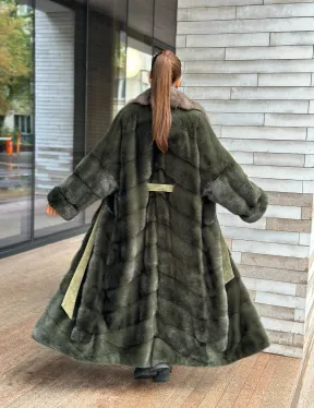 Шуба норковая хаки с воротником из меха куницы