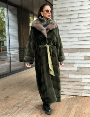 Шуба норковая хаки с воротником из меха куницы