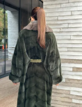 Шуба норковая хаки с воротником из меха куницы