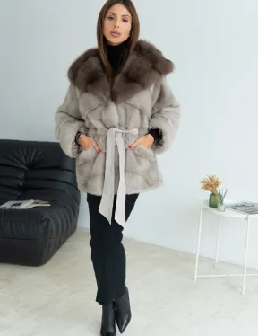 Норковое пончо с капюшоном куница светло-серого цвета