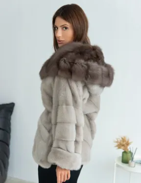 Норковое пончо с капюшоном куница светло-серого цвета