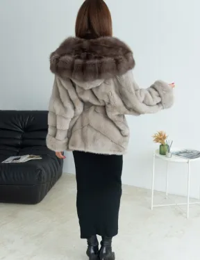 Норковое пончо с капюшоном куница светло-серого цвета