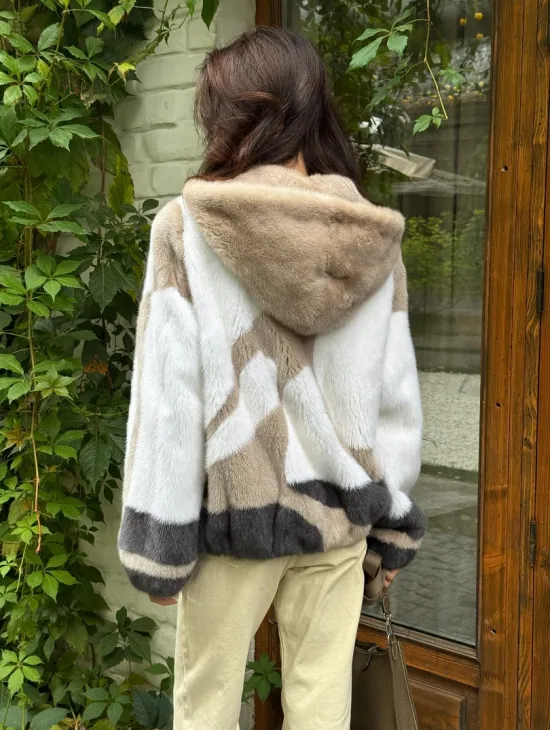 Стильная норковая куртка с капюшоном