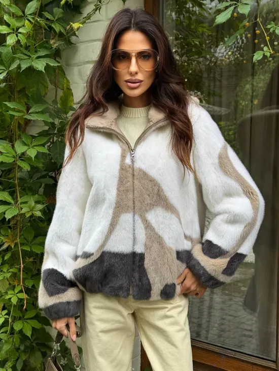 Стильная норковая куртка с капюшоном