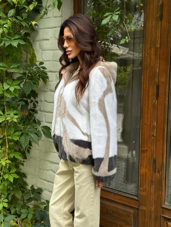 Стильная норковая куртка с капюшоном