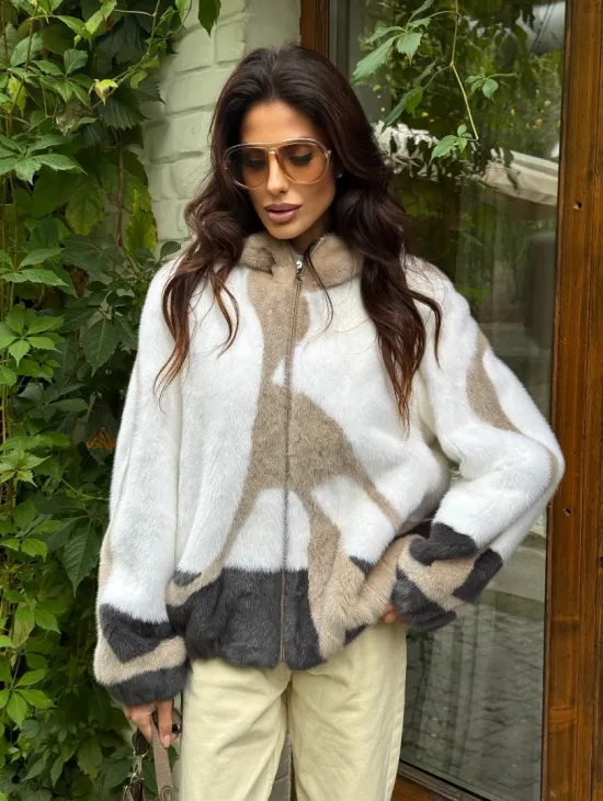 Стильная норковая куртка с капюшоном