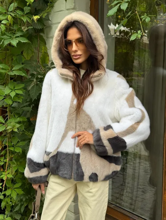 Стильная норковая куртка с капюшоном