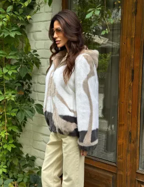 Стильная норковая куртка с капюшоном