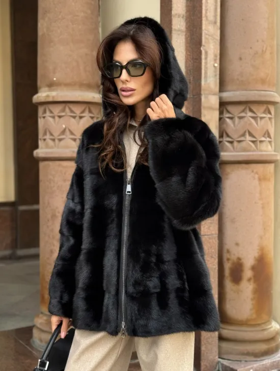 Черная норковая шуба с капюшоном