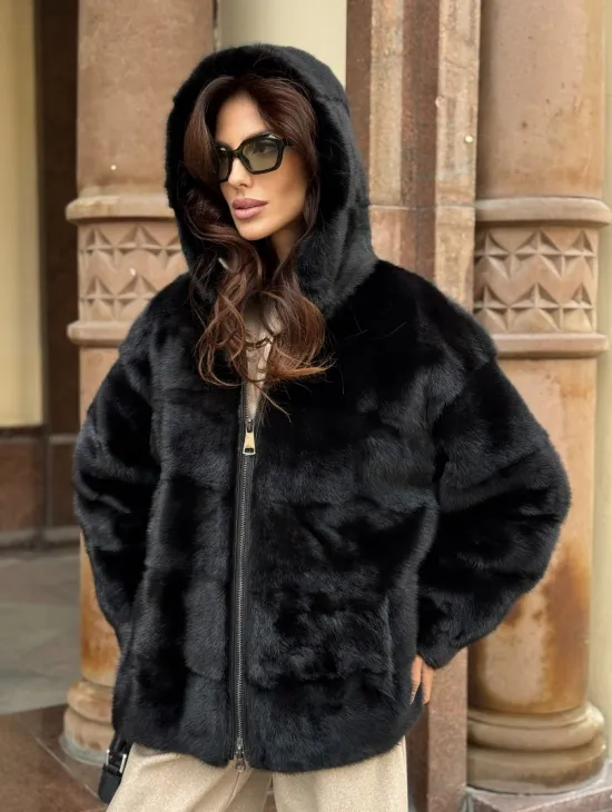 Черная норковая шуба с капюшоном