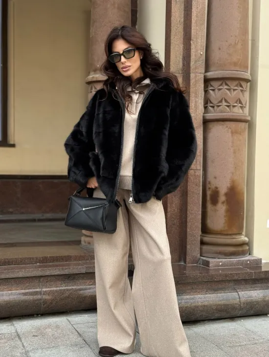 Черная норковая шуба с капюшоном