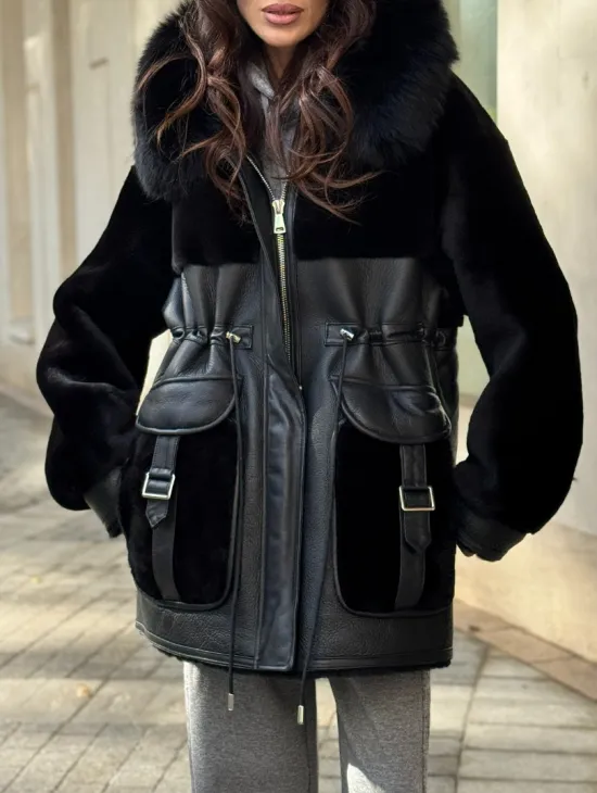 Черная дубленка с капюшоном