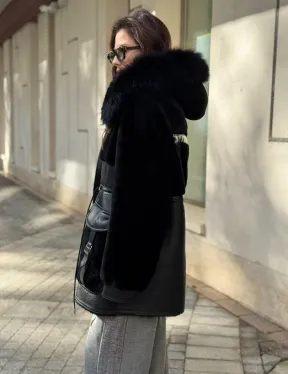 Черная дубленка с капюшоном
