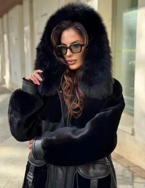 Черная дубленка с капюшоном