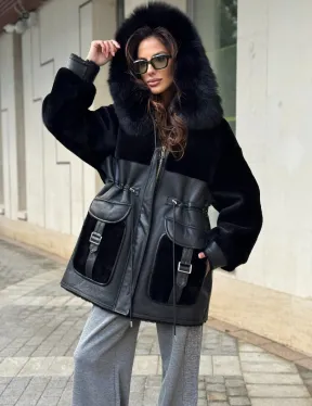 Черная дубленка с капюшоном