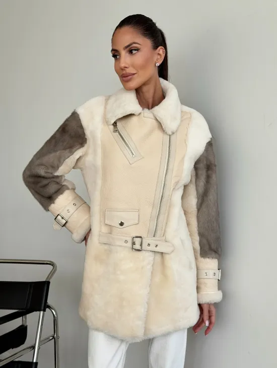 Удлиненная дубленка из натуральной овчины с рукавами из меха норки – молочный