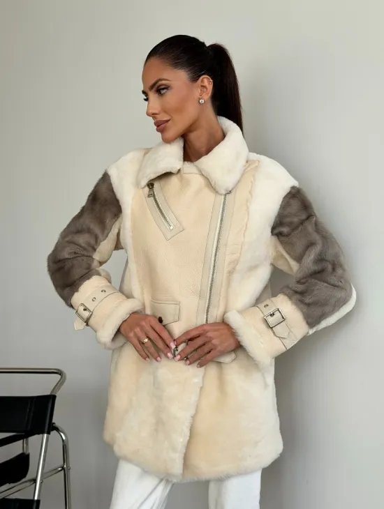 Удлиненная дубленка из натуральной овчины с рукавами из меха норки – молочный