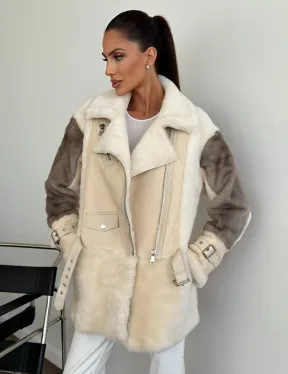 Удлиненная дубленка из натуральной овчины с рукавами из меха норки – молочный