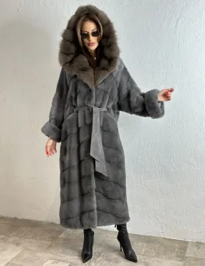 Удлиненная норковая шуба с капюшоном из куницы - цвет графит грей