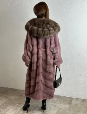 Норковая шуба с капюшоном из меха куницы - цвет пудра