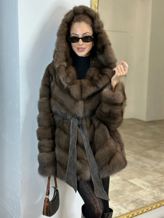 Шуба из меха куницы Dark с капюшоном