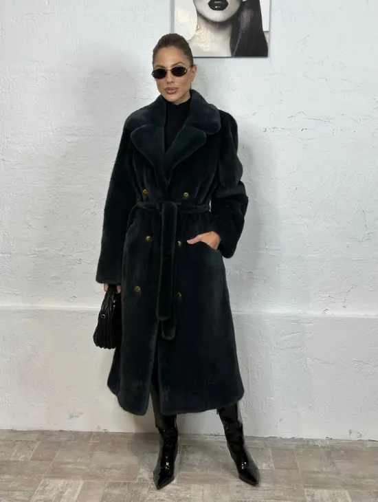 Классическое норковое пальто с английским воротником, поясом и шлицей