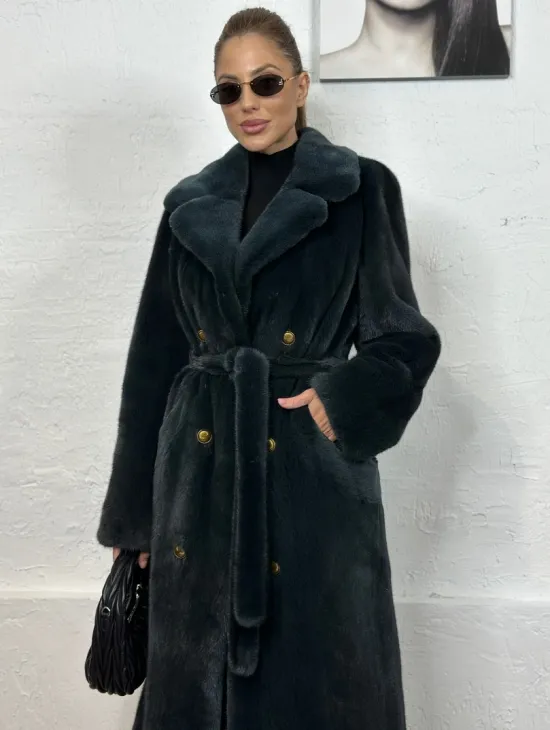 Классическое норковое пальто с английским воротником, поясом и шлицей