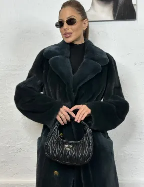 Классическое норковое пальто с английским воротником, поясом и шлицей