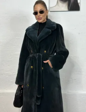 Классическое норковое пальто с английским воротником, поясом и шлицей