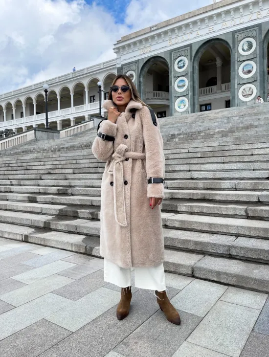 Шуба из натуральной овчины - цвет молочный