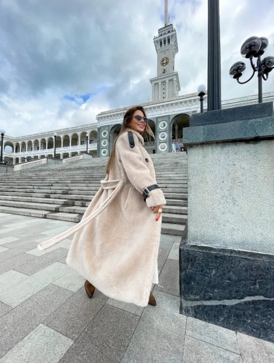 Шуба из натуральной овчины - цвет молочный