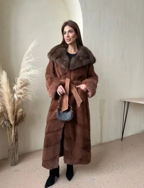 Шуба из аукционной норки с капюшоном из куницы - цвет терракотовый