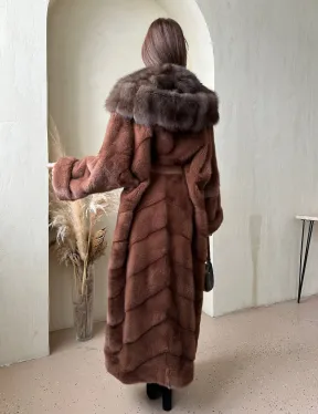 Шуба из аукционной норки с капюшоном из куницы - цвет терракотовый