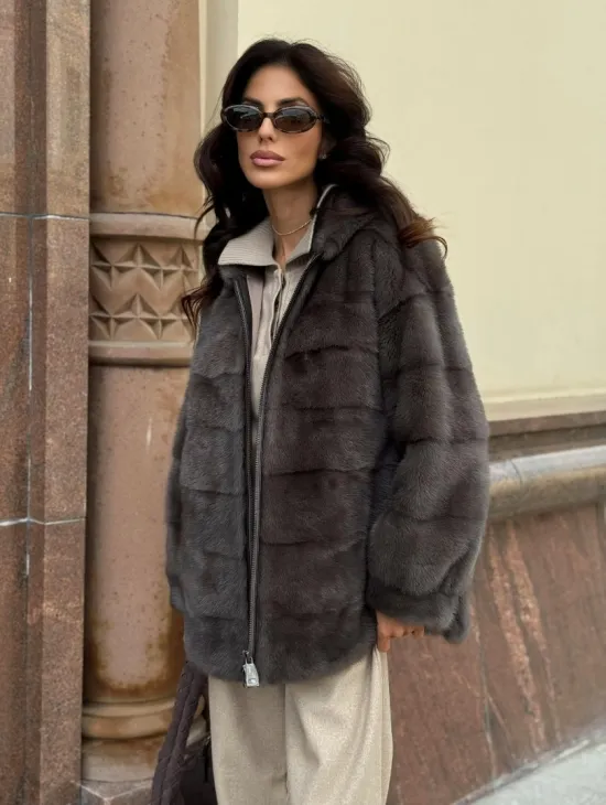 Бомбер из меха норки с капюшоном - цвет мокко