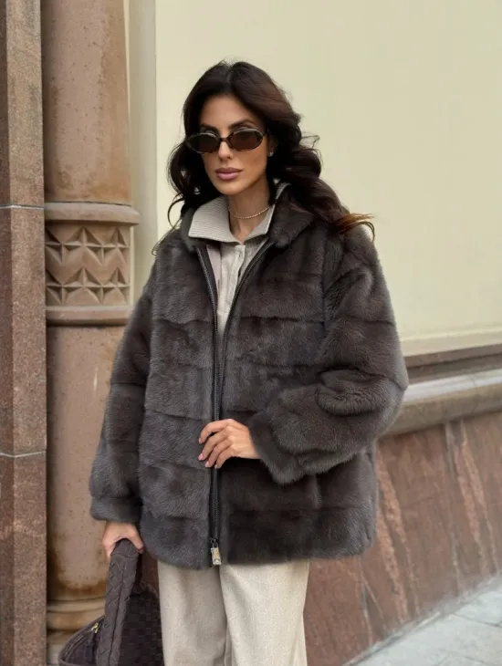 Бомбер из меха норки с капюшоном - цвет мокко